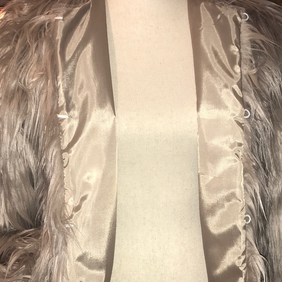 #SOLD!# NWT LAST ONE ! TAN FAUX FUR JACKET M/L - Picture 3 of 8
